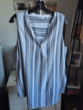 Large REITMAN'S Fresh White and Grey Striped Sleeveless V-Neck Top